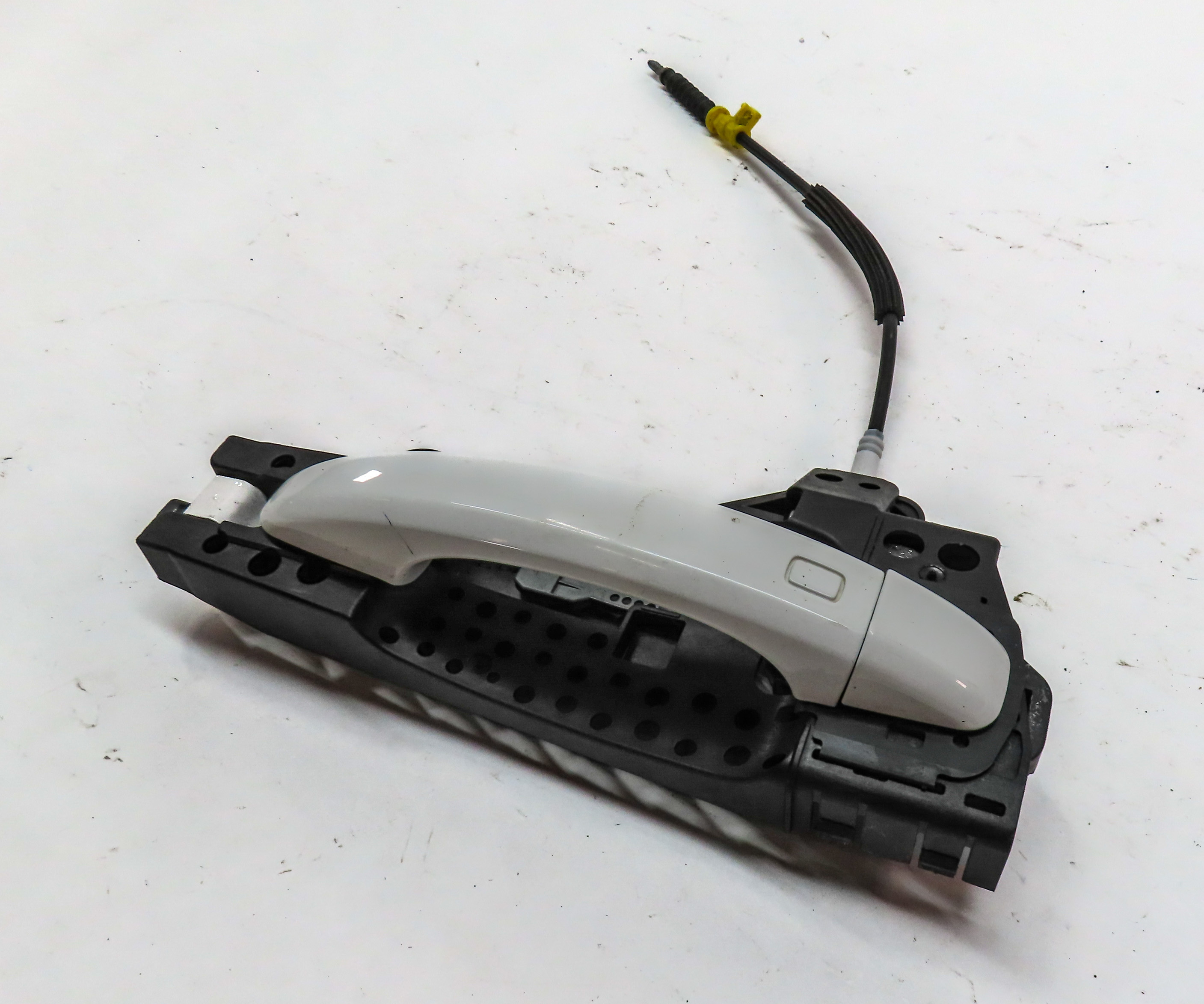 09-17 AUDI A4 S4 Q5 ALLROAD REAR RIGHT KEYLESS EXTERIOR DOOR HANDLE (White) — exact item pictured